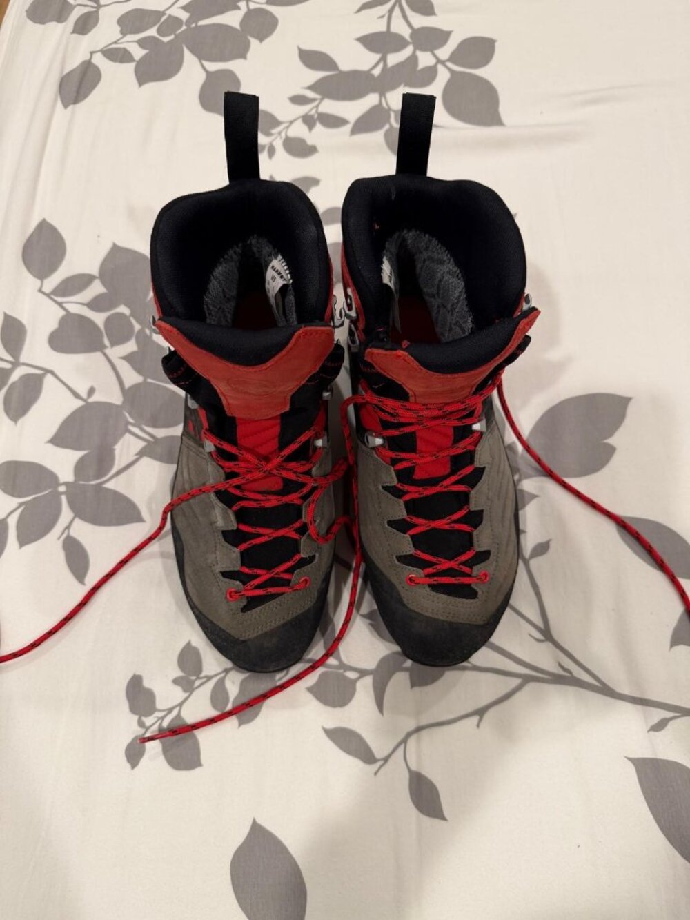 Kento Pro High GTX® Men's technical mountain boots from Mammut brand. Size 8.